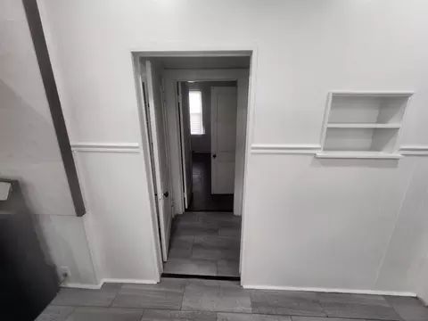 Entry Way - 1035 S Osborn Ave, Kankakee, IL 60901 photo 11 of 13