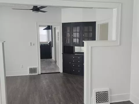 Living - 1035 S Osborn Ave, Kankakee, IL 60901 photo 2 of 4