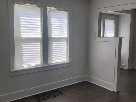 Living - 1035 S Osborn Ave, Kankakee, IL 60901 photo 3 of 4