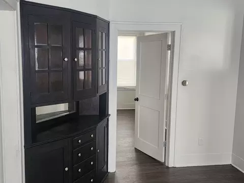 Entry Way - 1035 S Osborn Ave, Kankakee, IL 60901 photo 1 of 13