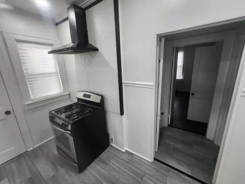 Entry Way - 1035 S Osborn Ave, Kankakee, IL 60901 photo 9 of 13
