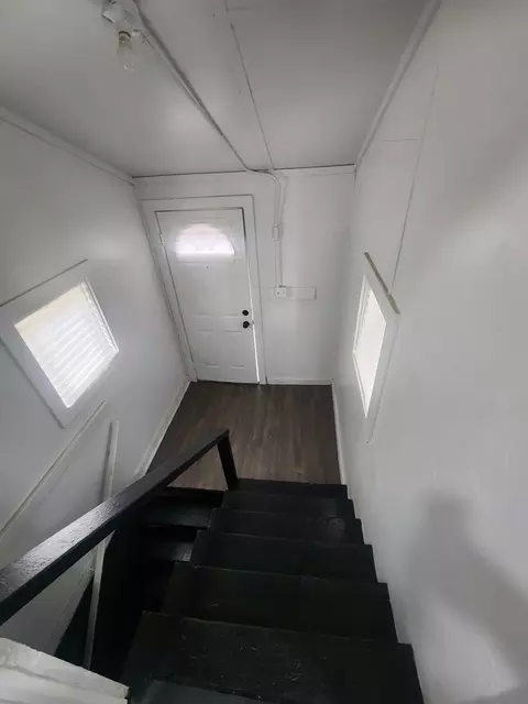 Entry Way - 1035 S Osborn Ave, Kankakee, IL 60901 photo 12 of 13