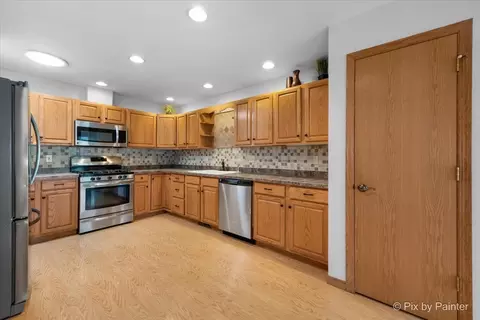 40 S Juniper Dr, North Aurora, IL 60542 photo 9