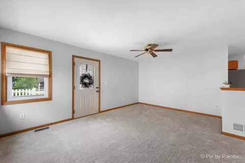 40 S Juniper Dr, North Aurora, IL 60542 photo 6