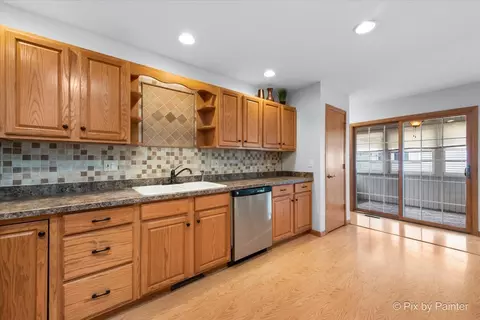 40 S Juniper Dr, North Aurora, IL 60542 photo 8