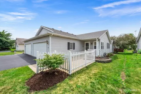 40 S Juniper Dr, North Aurora, IL 60542