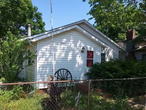501 S Spruce St, Villa Grove, IL 61956