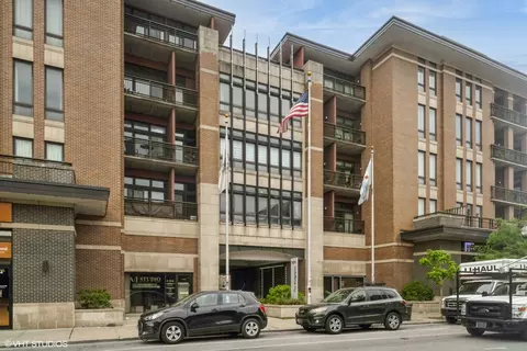 3450 S Halsted St #416, Chicago, IL 60608