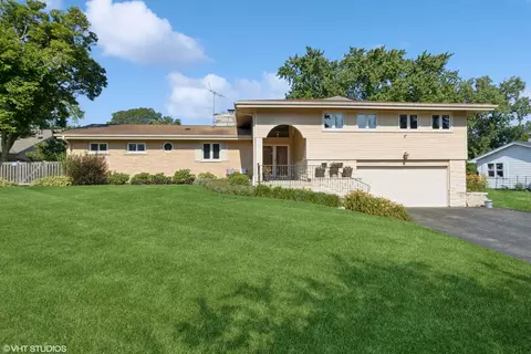 1142 N Perry Dr, Palatine, IL 60067