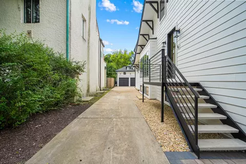 Exterior - 922 Jackson Ave, River Forest, IL 60305 photo 7 of 7