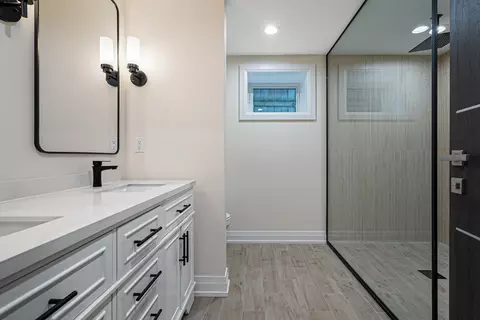 Bath - 922 Jackson Ave, River Forest, IL 60305 photo 2 of 10