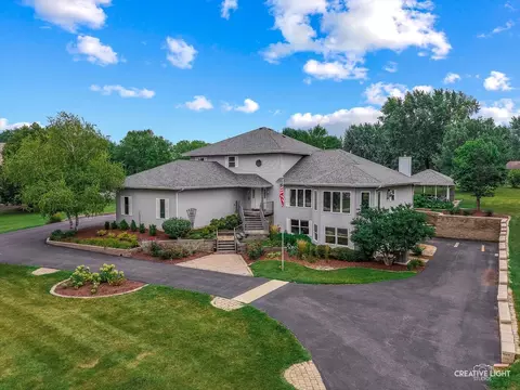38 W335 Killey Ln, Geneva, IL 60134