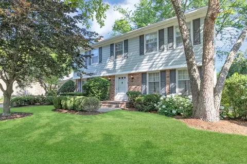 1016 Charleston Dr, Saint Charles, IL 60174