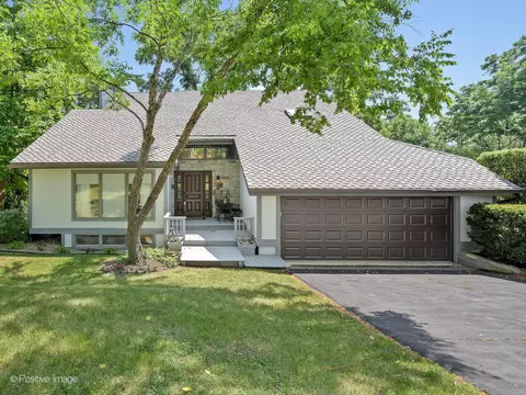 5 N961 Ravine Dr, Saint Charles, IL 60175