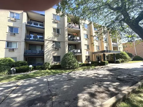1340 W Touhy Ave #307, Chicago, IL 60626