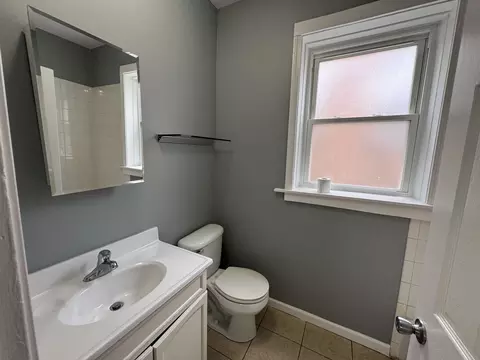 Bath - 8048 S Champlain Ave, Chicago, IL 60619 photo 1 of 4