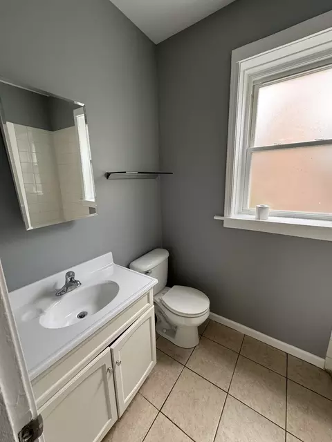 Bath - 8048 S Champlain Ave, Chicago, IL 60619 photo 2 of 4