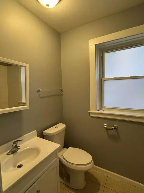 Bath - 8048 S Champlain Ave, Chicago, IL 60619 photo 3 of 4