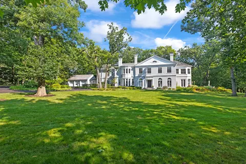 855 Sheridan Rd, Highland Park, IL 60035