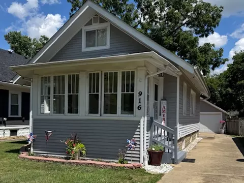 916 Pearl St, Aurora, IL 60505