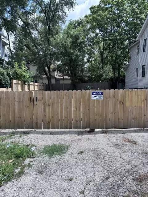 320 N Hickory St, Joliet, IL 60435