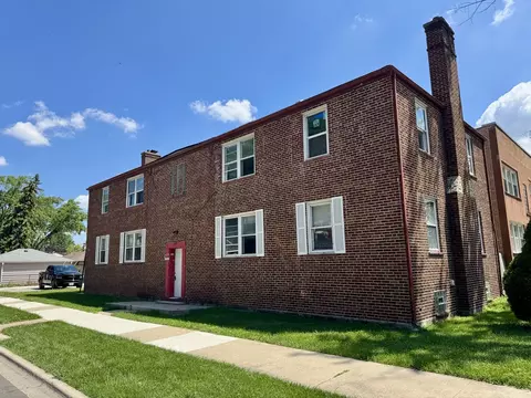 915 Bellwood Ave, Bellwood, IL 60104