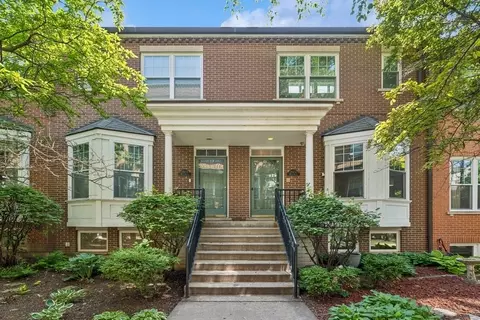250 W Scott St #C, Chicago, IL 60610