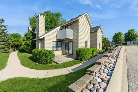 758 Sizer Rd, Gurnee, IL 60031