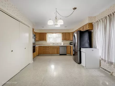 1106 E North Path, Wheaton, IL 60187 photo 8