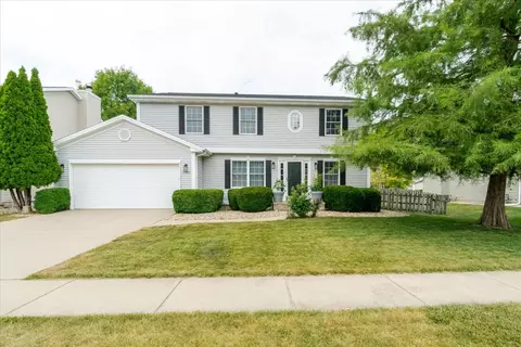 3310 Stonebridge Dr, Bloomington, IL 61704