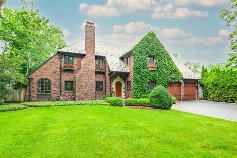 670 S Green Bay Rd, Lake Forest, IL 60045