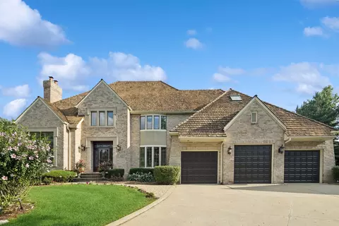 8120 Woodside Ln, Burr Ridge, IL 60527