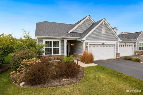 1638 Francis Dr, Pingree Grove, IL 60140