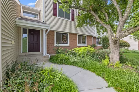 112 Autumn Ct #112, Buffalo Grove, IL 60089