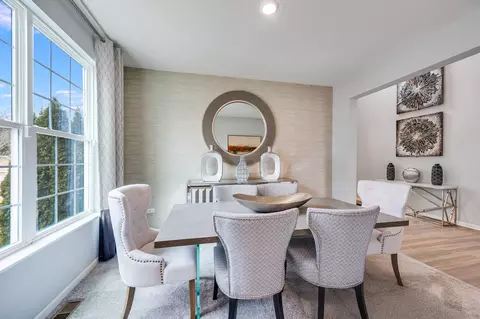 Dining - 2895 Killarny Dr, Elgin, IL 60124 photo 4 of 4