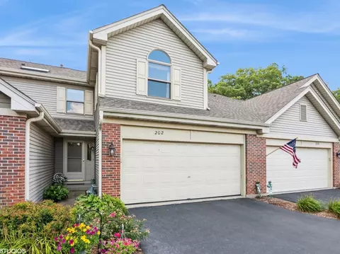202 Woodboro Dr, West Chicago, IL 60185