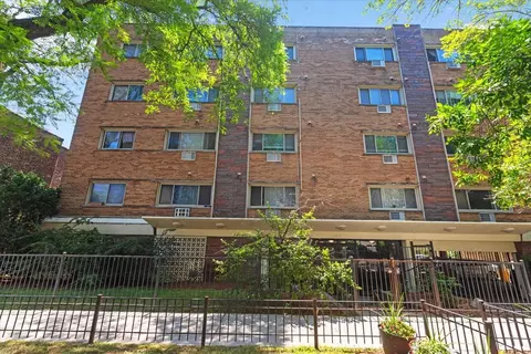 1415 W Lunt Ave #402, Chicago, IL 60626