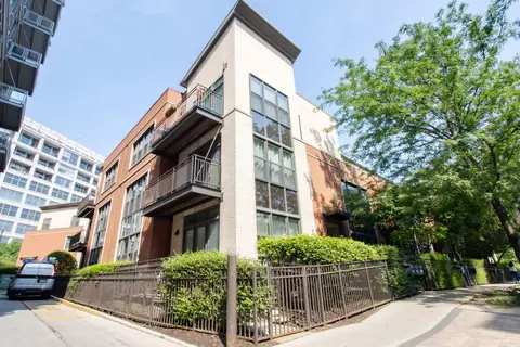 906 N Larrabee St #A, Chicago, IL 60610