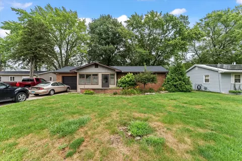 807 Center St, Mahomet, IL 61853