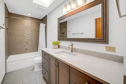 Bath - 10616 Willow Ave, Mokena, IL 60448 photo 2 of 3