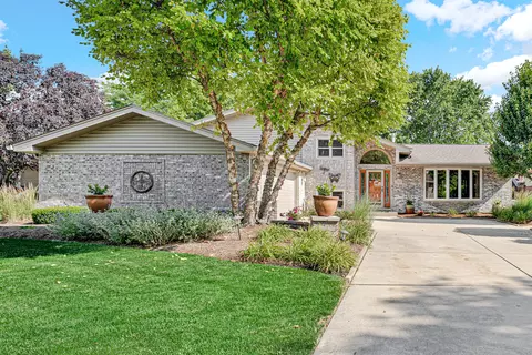 Exterior - 10616 Willow Ave, Mokena, IL 60448 photo 2 of 8