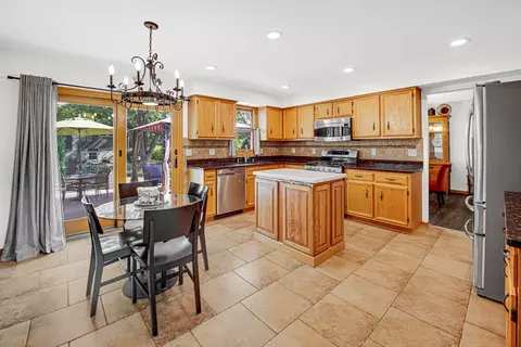 Kitchen - 10616 Willow Ave, Mokena, IL 60448 photo 2 of 2
