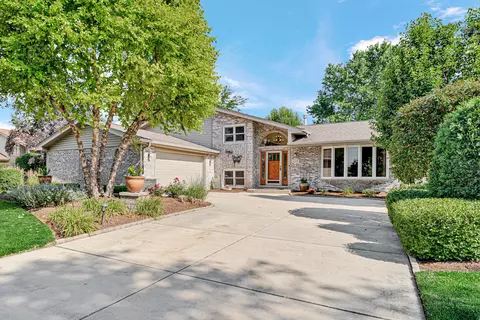 Exterior - 10616 Willow Ave, Mokena, IL 60448 photo 3 of 8