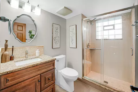 Bath - 10616 Willow Ave, Mokena, IL 60448 photo 3 of 3
