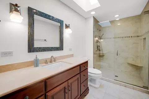 Bath - 10616 Willow Ave, Mokena, IL 60448 photo 1 of 3