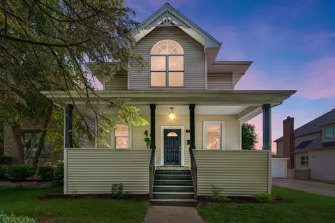 113 N Warwick Ave, Westmont, IL 60559