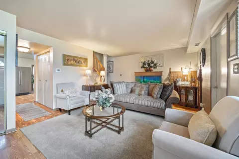 2626 E Martha Pl, Burnham, IL 60633 photo 3