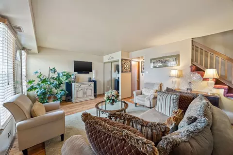 2626 E Martha Pl, Burnham, IL 60633 photo 4