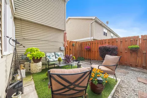 2626 E Martha Pl, Burnham, IL 60633 photo 14