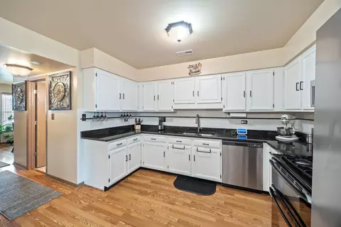 2626 E Martha Pl, Burnham, IL 60633 photo 5